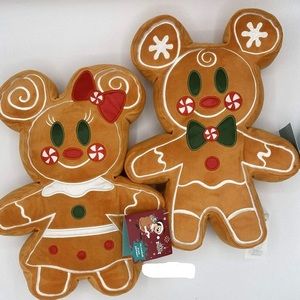 NWT Mickey gingerbread scented doll! 😮 🧁
